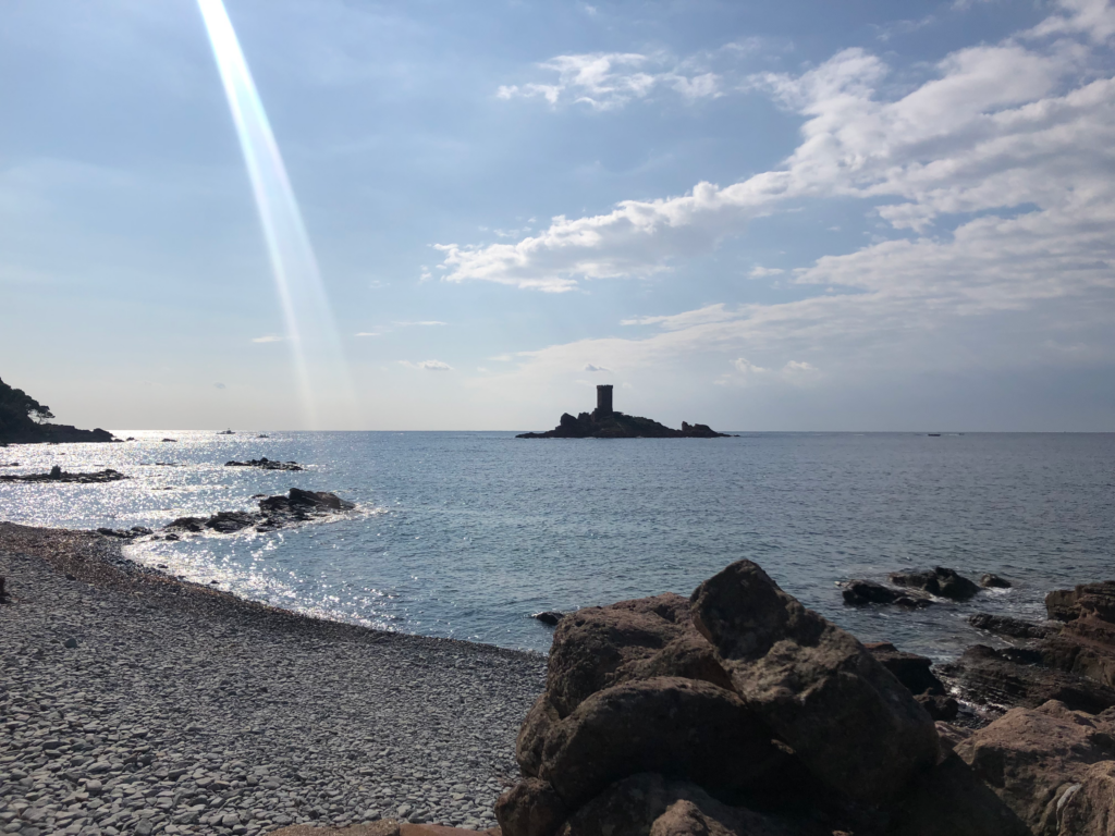 Plage de l'Île d'Or (850 m de l'appartement)